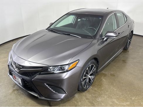 Used 2018 Toyota Camry SE image 15