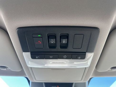 Used 2023 Nissan Rogue SL w/ SL Premium Package image 31