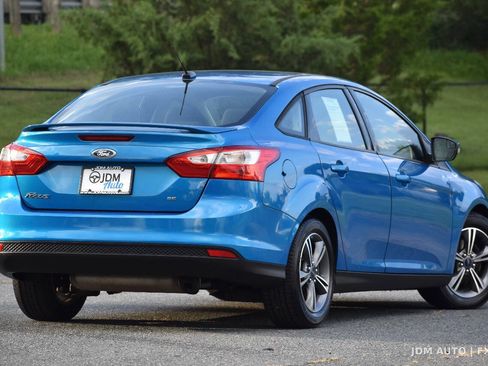 Used 2014 Ford Focus SE w/ SE Sport Package FWD image 5