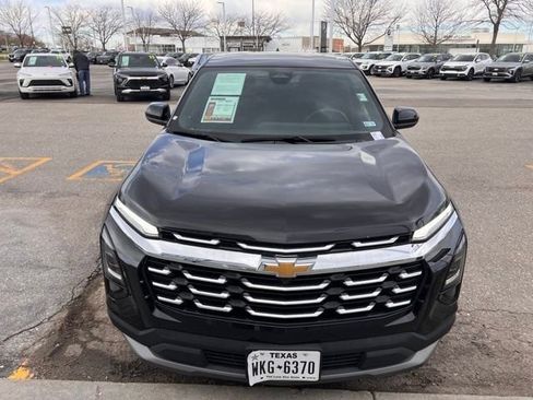 Used 2025 Chevrolet Equinox LT image 2