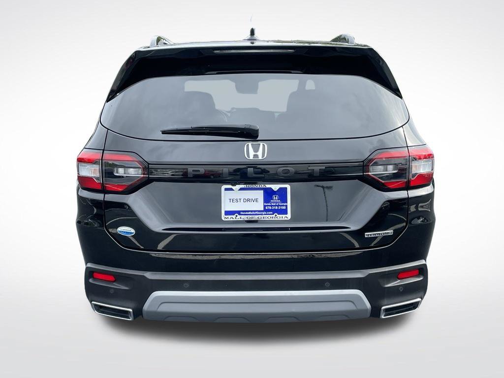 Certified 2025 Honda Pilot Touring image 5
