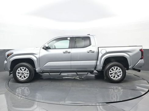 Used 2025 Toyota Tacoma SR5 RWD image 21