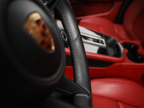Certified 2024 Porsche Macan Turbo AWD/4WD image 37