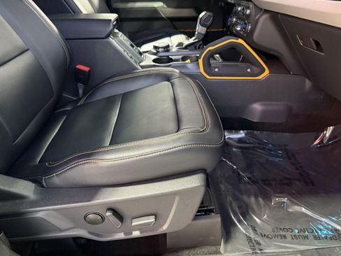 Used 2023 Ford Bronco Badlands image 19