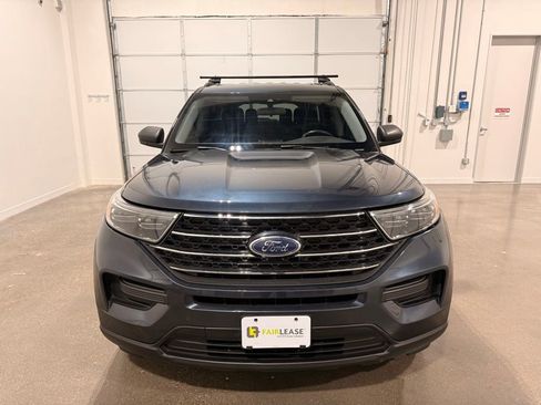 Used 2022 Ford Explorer XLT image 2
