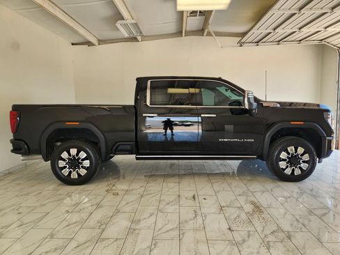 Used 2026 GMC Sierra 2500 Denali w/ Technology Package AWD/4WD image 4