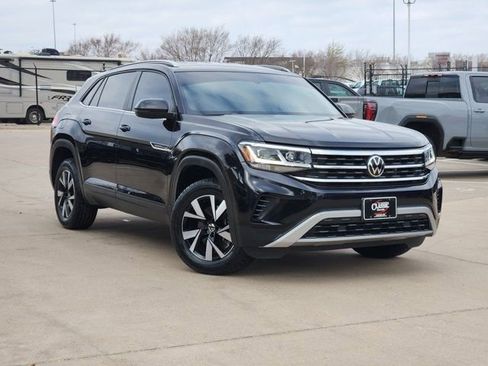 Used 2022 Volkswagen Atlas Cross Sport SE image 2