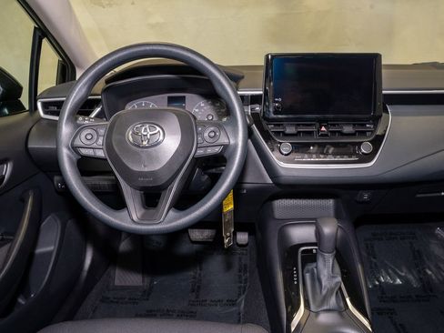 Used 2025 Toyota Corolla LE image 6