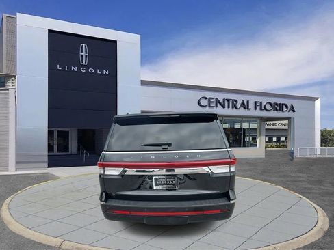 Used 2024 Lincoln Navigator Reserve image 6
