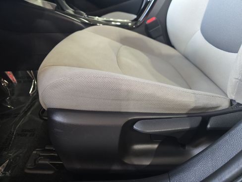 Used 2022 Toyota Corolla L FWD image 28