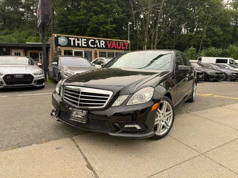 Used 2010 Mercedes-Benz E 350 4MATIC Sedan image 1