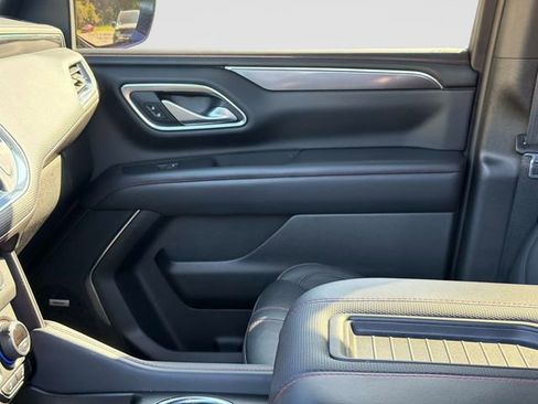 Used 2022 Chevrolet Tahoe RST w/ Luxury Package AWD/4WD image 16