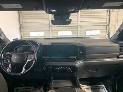 Used 2024 Chevrolet Silverado 2500 ZR2 w/ Technology Package image 4