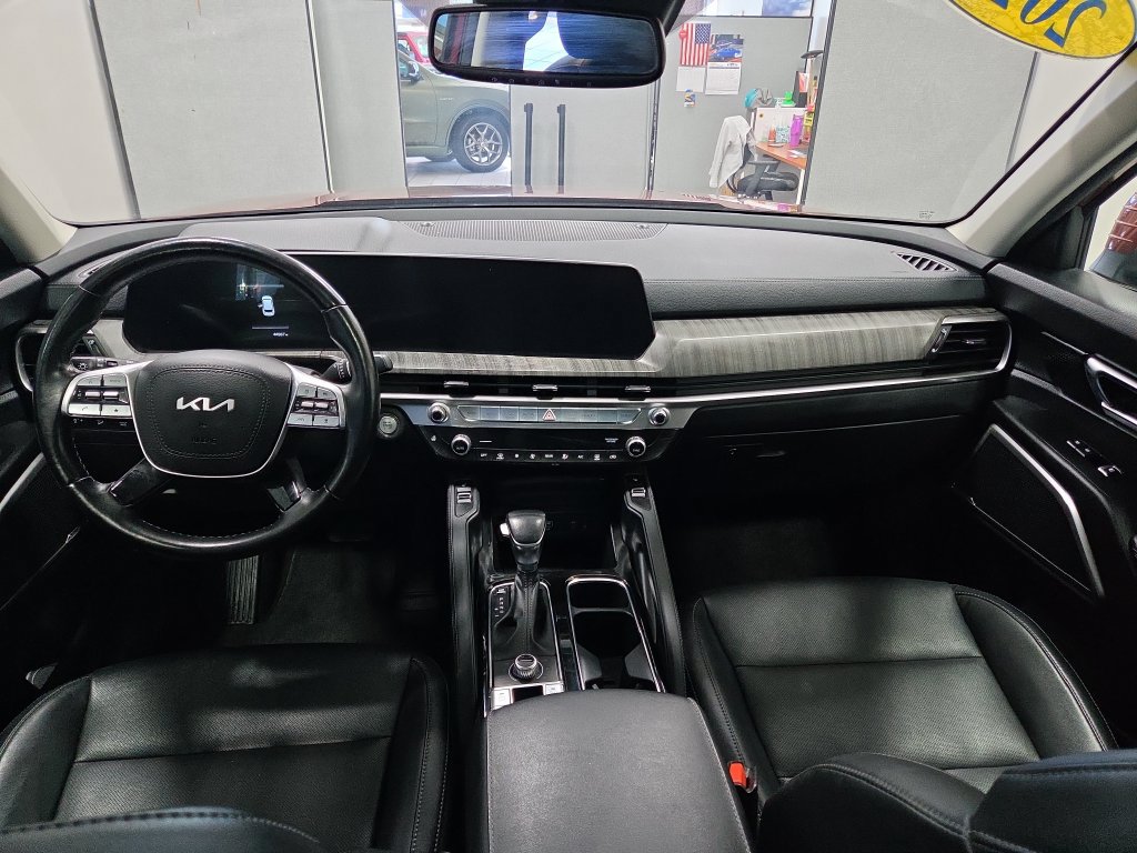 Used 2023 Kia Telluride AWD image 5