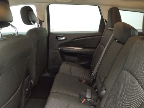 Used 2020 Dodge Journey SE w/ Blacktop Package FWD image 18