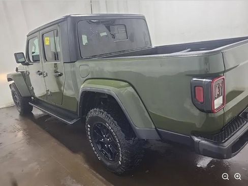 Used 2022 Jeep Gladiator Sport AWD/4WD image 2