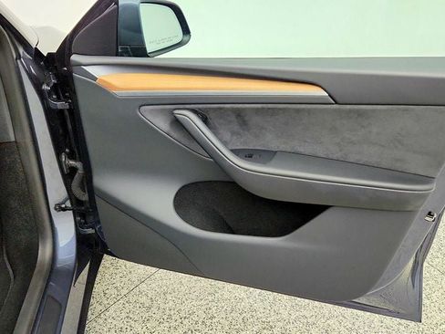 Used 2023 Tesla Model Y AWD image 29