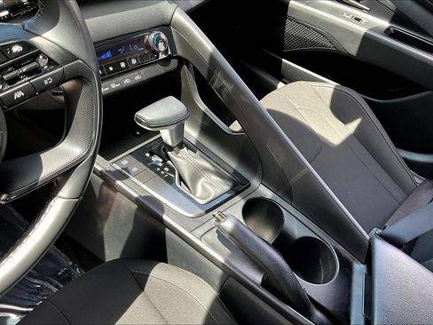Used 2025 Hyundai Elantra Sport FWD image 21