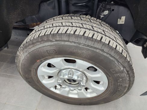 Used 2023 Ford F350 XLT image 3