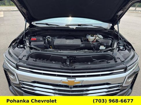 Used 2025 Chevrolet Suburban LT w/ Comfort Package AWD/4WD image 31