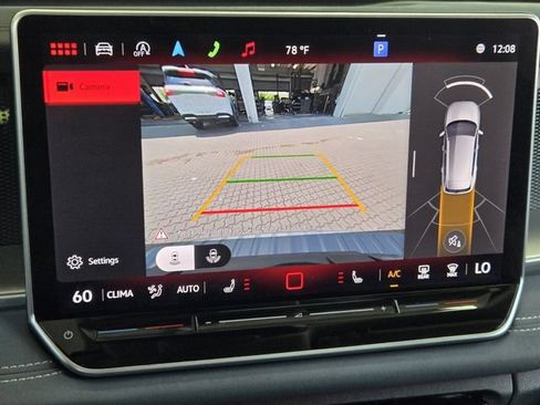 Certified 2025 Volkswagen Tiguan SE w/ Panoramic Sunroof Package AWD/4WD image 21