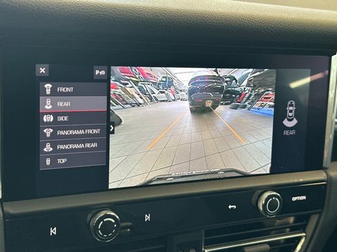Certified 2025 Porsche Macan AWD/4WD image 22