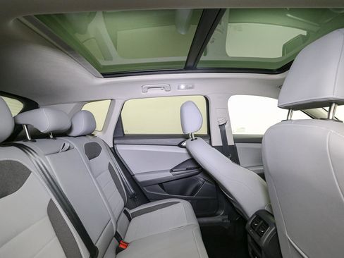 Certified 2022 Volkswagen Taos SE image 24