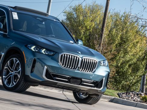 New 2026 BMW X5 xDrive40i w/ Premium Package image 5