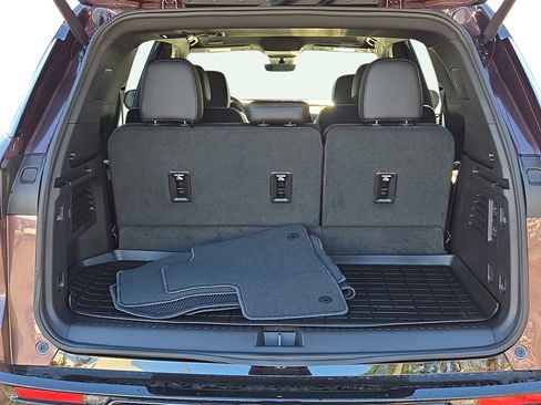 New 2026 Chevrolet Traverse High Country image 9