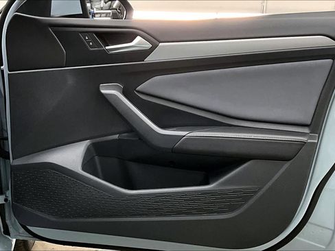 Used 2025 Volkswagen Jetta SE w/ Black Wheel Package image 25