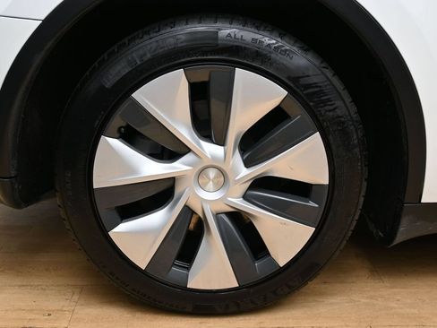 Used 2022 Tesla Model Y Long Range AWD/4WD image 12