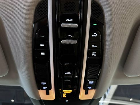 Used 2023 Porsche Panamera image 24