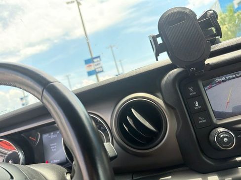 Used 2018 Jeep Wrangler Unlimited Sport S AWD/4WD image 22