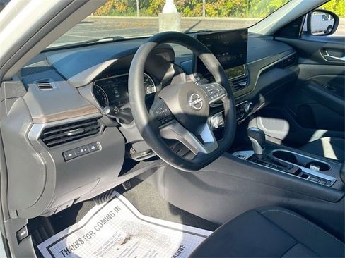 Used 2025 Nissan Altima 2.5 SV w/ SV Special Edition Package image 10