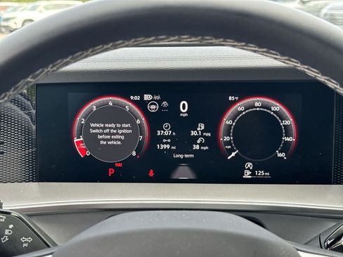 Used 2025 Volkswagen Tiguan SE FWD image 40