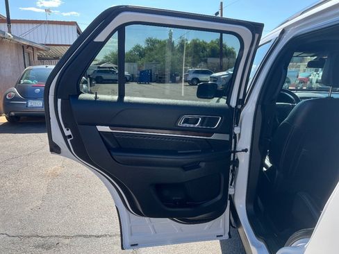 Used 2018 Ford Explorer Limited w/ Equipment Group 301A AWD/4WD image 33