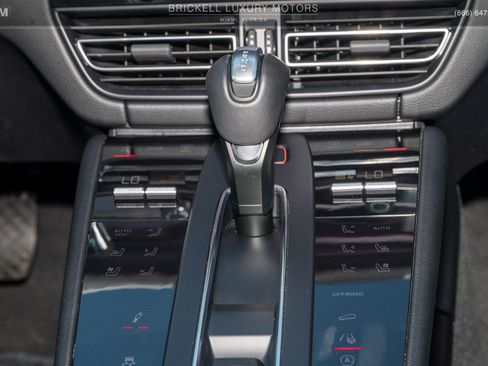 Used 2024 Porsche Macan image 25