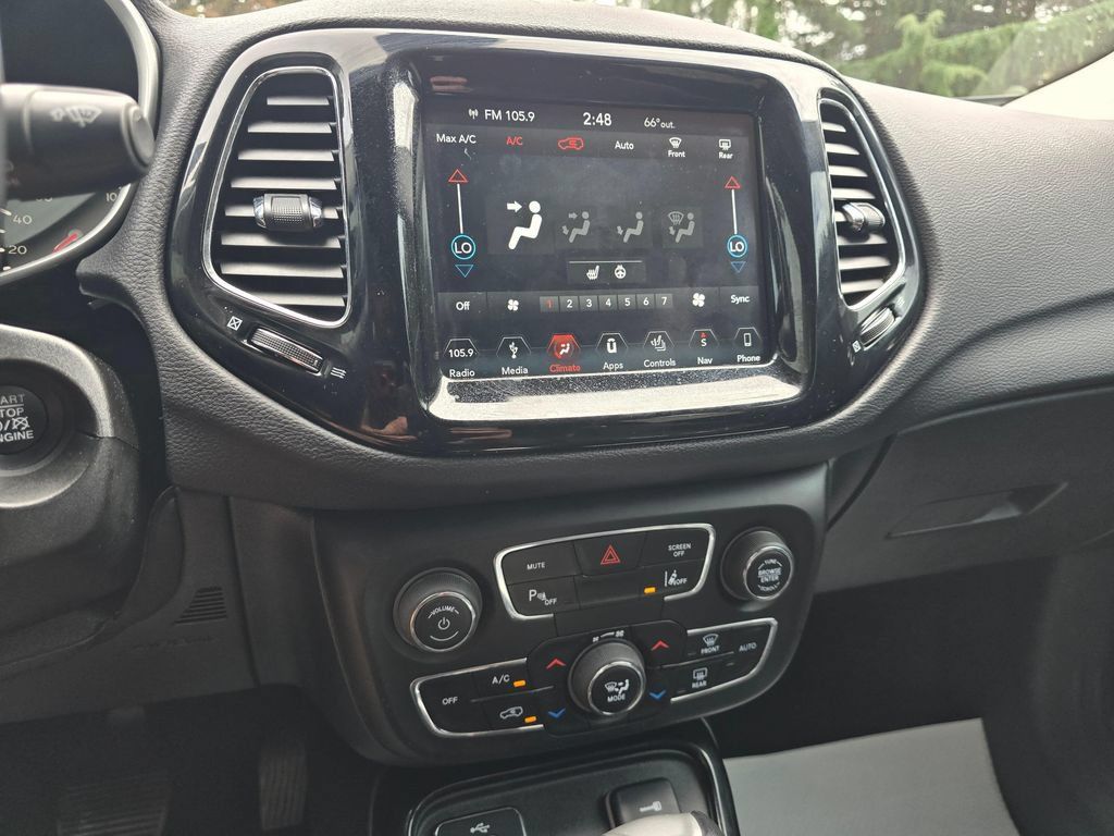 Used 2018 Jeep Compass Limited w/ Navigation Group FWD image 16