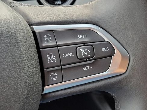 Used 2023 Jeep Compass Limited AWD/4WD image 17