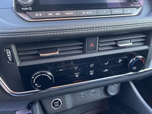 Used 2023 Nissan Rogue S image 17