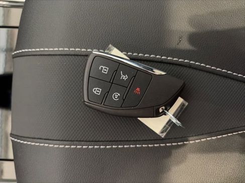 New 2026 Chevrolet Traverse Z71 w/ LPO, Floor Liner Package image 24