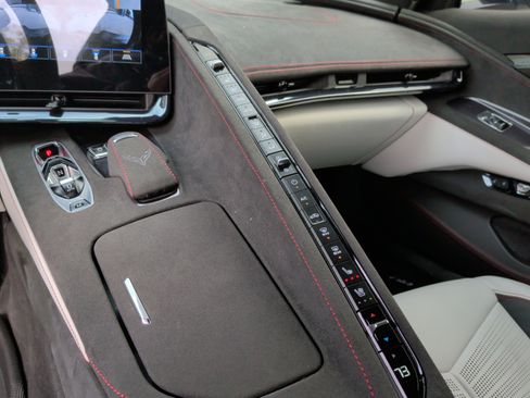 Used 2023 Chevrolet Corvette Stingray Premium Cpe w/ Z51 Performance Package image 27