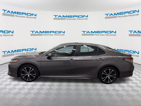 Used 2018 Toyota Camry SE FWD image 2