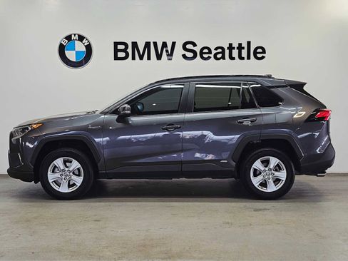 Used 2021 Toyota RAV4 XLE image 3