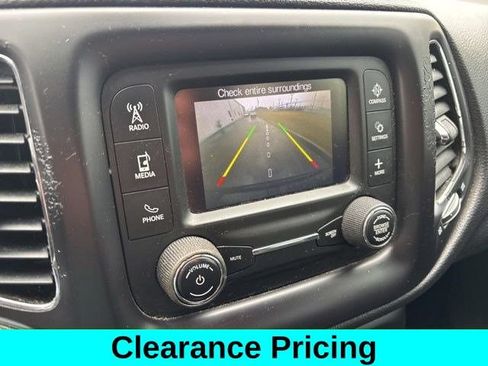 Used 2018 Jeep Compass Latitude FWD image 22
