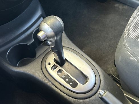 Used 2014 Nissan Versa SV FWD image 19