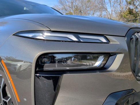 New 2026 BMW X7 M60i image 5