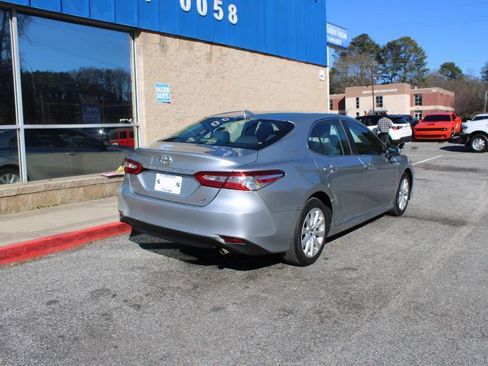 Used 2019 Toyota Camry LE image 4
