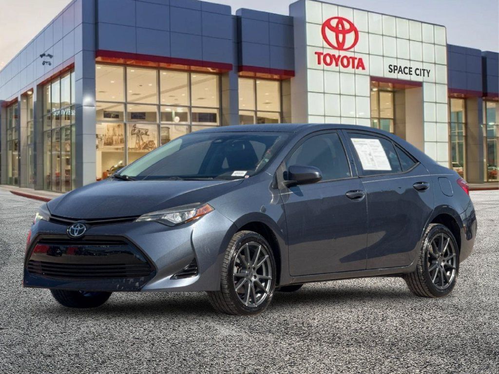 Used 2017 Toyota Corolla LE FWD image 2