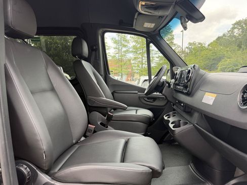 Certified 2025 Mercedes-Benz Sprinter 2500 image 27